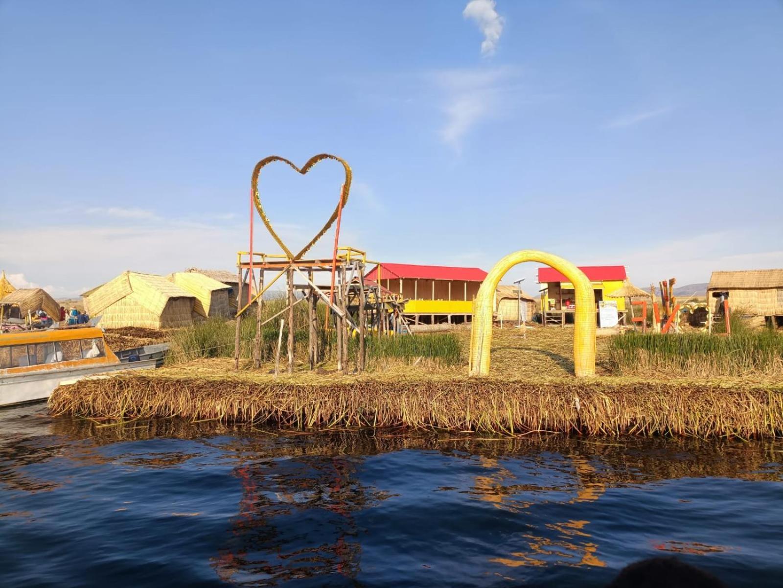 Hostal Vista Al Lago Titicaca Puno Exterior photo